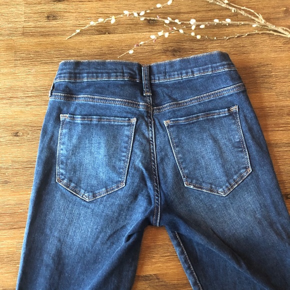 Distressed Legging Jeans - Stretch - Mid Rise - Picture 3 of 8